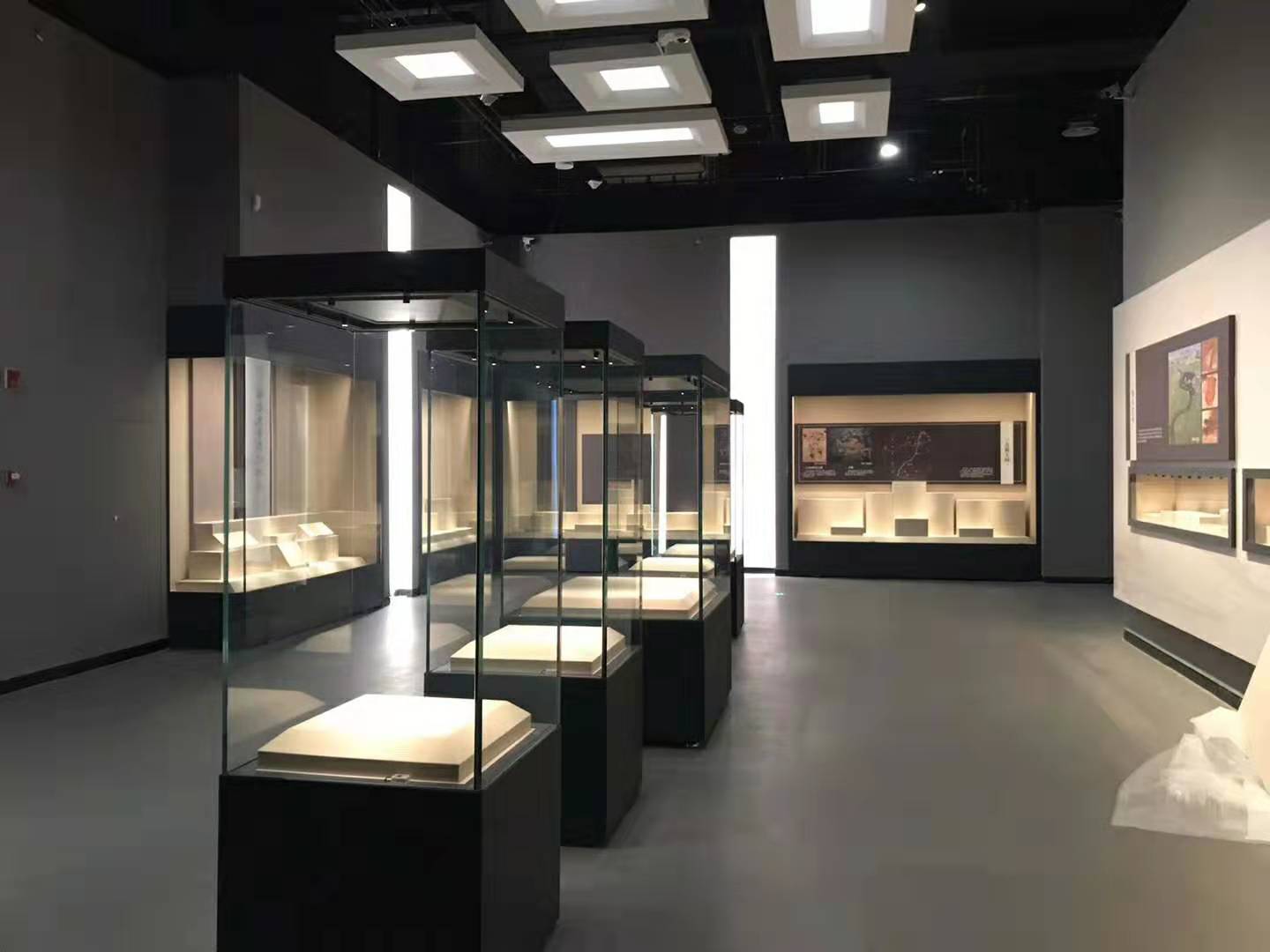 博物館展柜常見種類及特點(diǎn)介紹